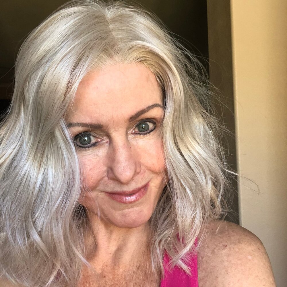 Belle Tress Columbia Wig is Coconut Silver Blonde NWT